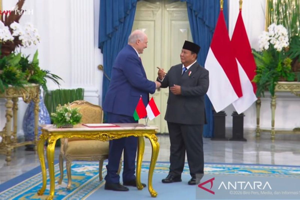 Prabowo Surprised by Pen Gift from Belarus President After Signing Guest Book