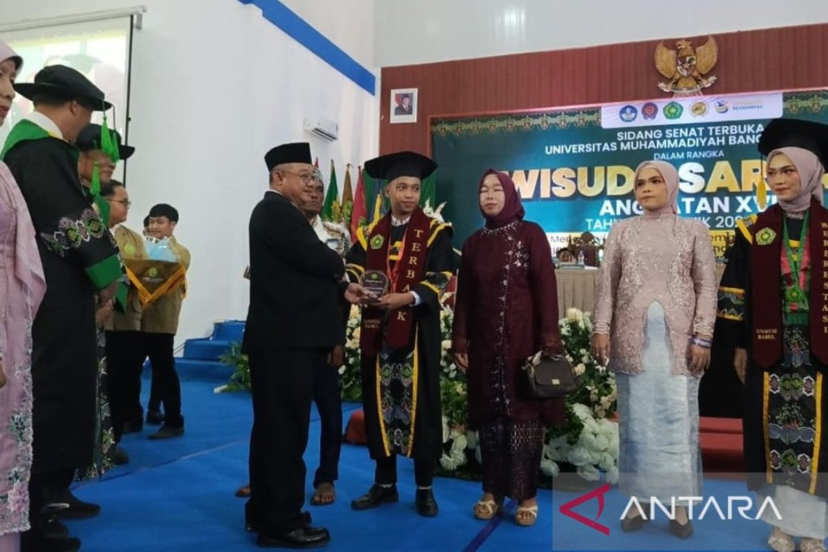 Minister Mu'ti Urges Unmuh Babel Graduates to Dedicate Themselves to Society