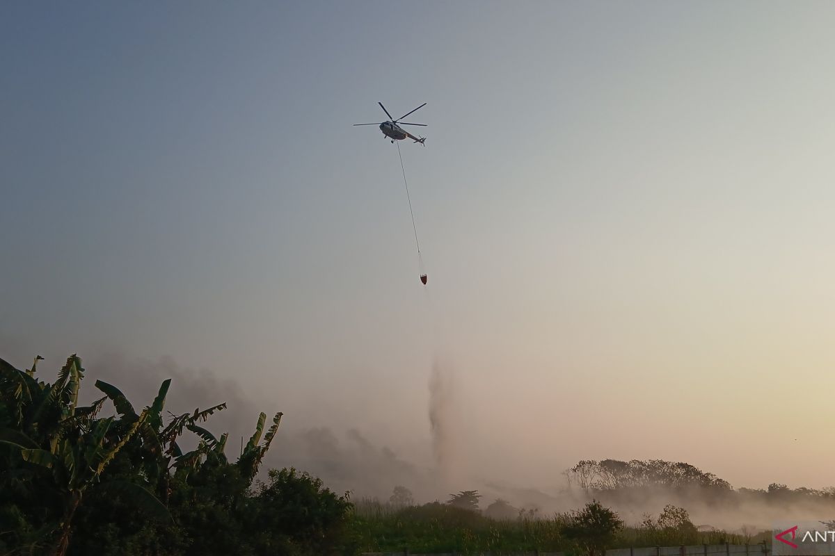 BNPB Optimises Aerial Firefighting at Jatiwaringin Landfill