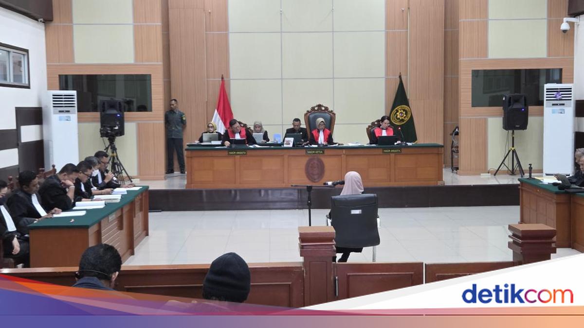 Dr Tifa Charged with Defamation and Slander Against Jokowi