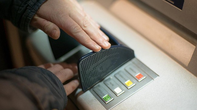 Thousands of ATMs Shut Down Simultaneously, Bankrupted by New Government Regulations