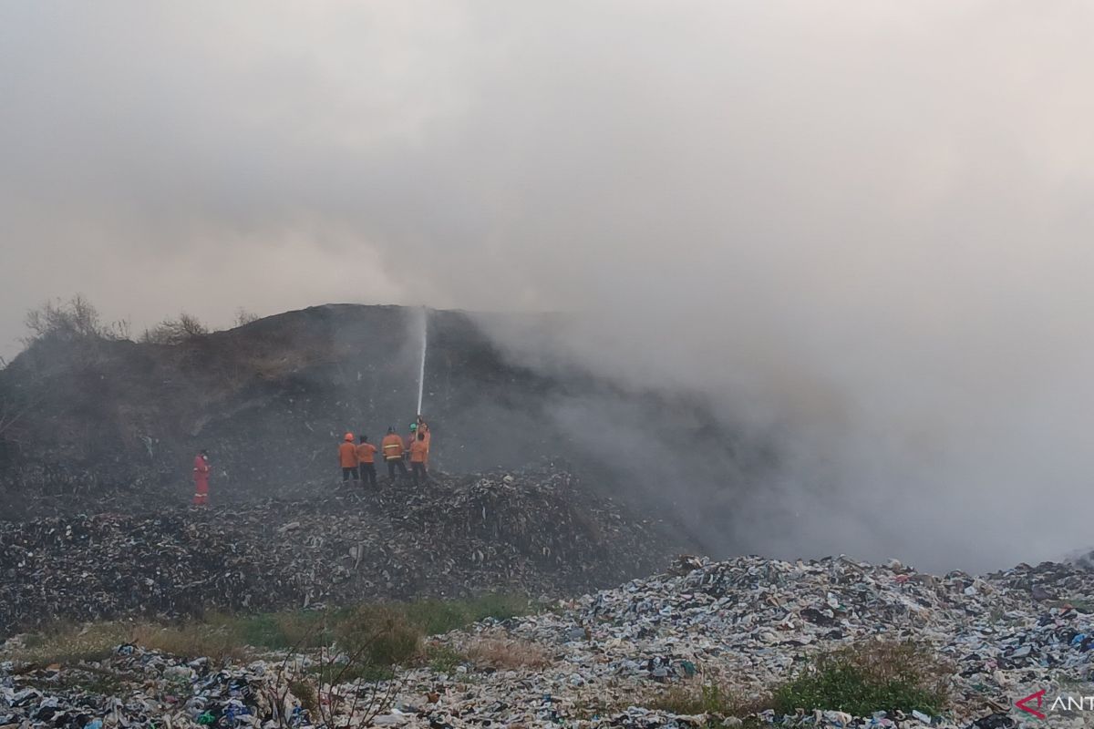 BNPB Optimises Ground Firefighting Operations at Jatiwaringin Landfill