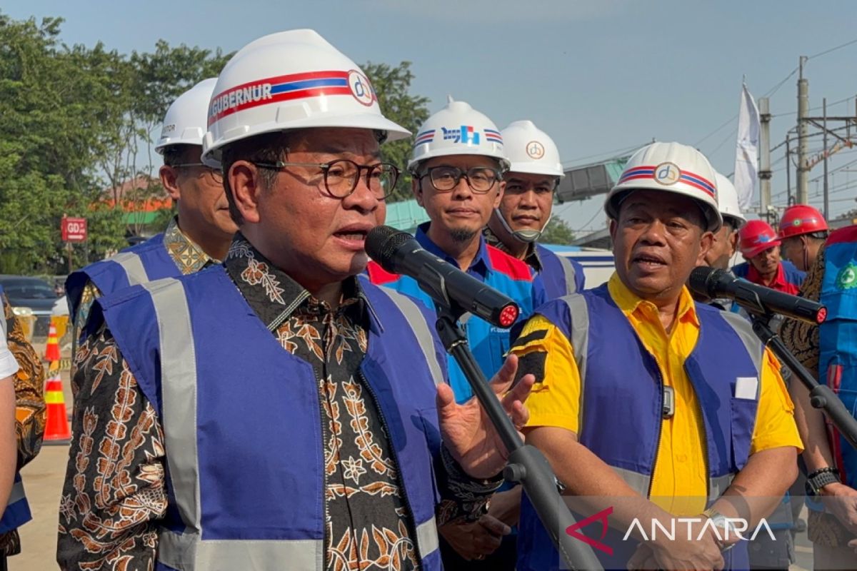 Pramono to Resolve Long-Stalled Railway Road Project in Pasar Minggu