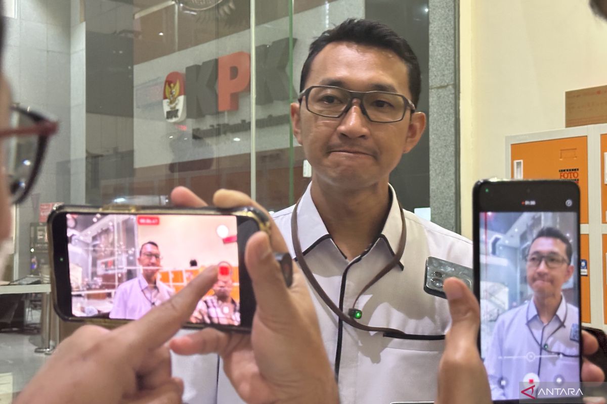 KPK Summons Two Riau DPRD Members and Aide to Regional Military Commander