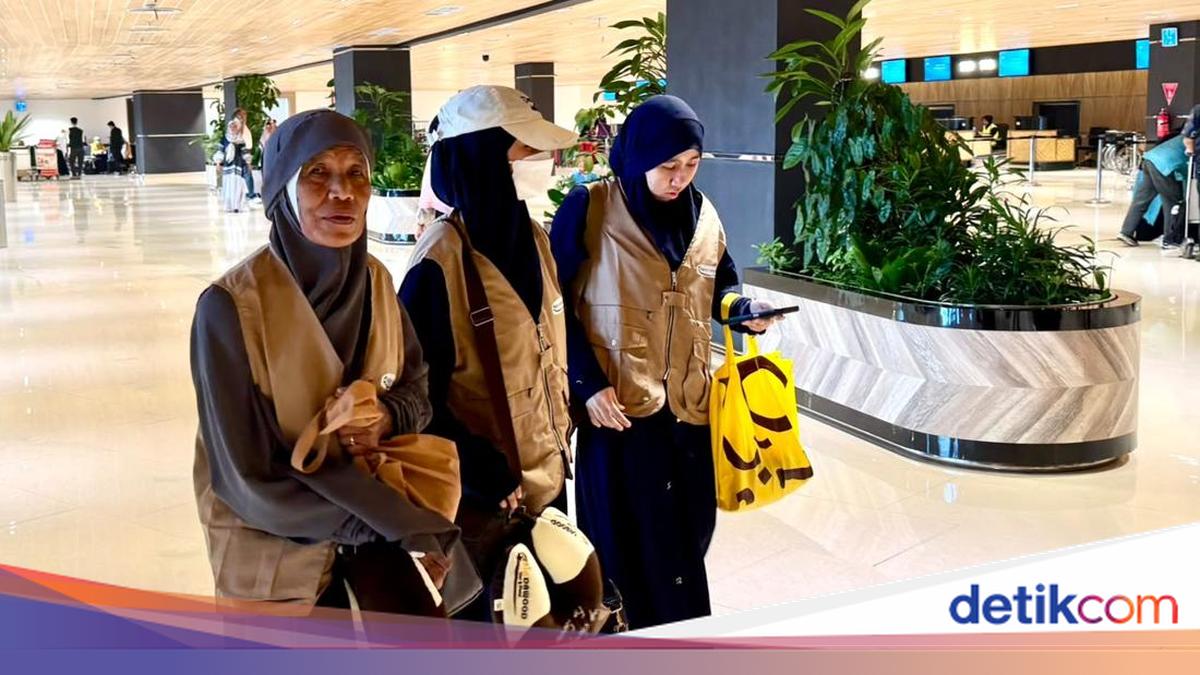 Andre Rosiade Sends Garbage Cart Puller on Umrah Pilgrimage to the Holy Land