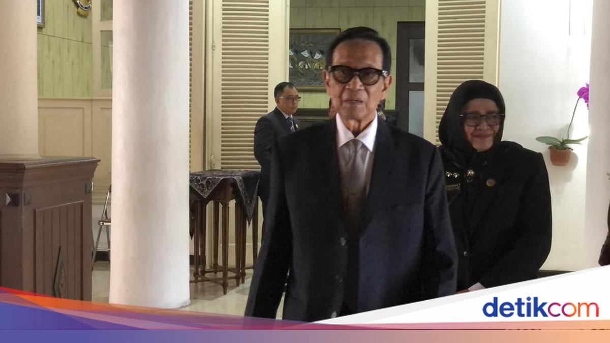 Yogyakarta Governor Sultan HB X Reveals Week-Long Leave for Health Check-Up