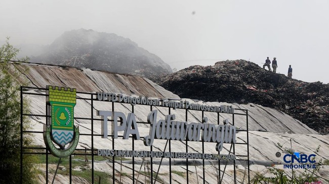 Latest on the Massive Fire at Jatiwaringin Landfill in Tangerang