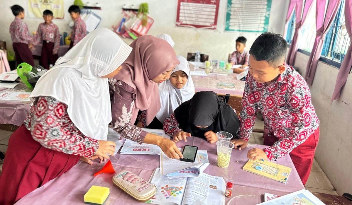 Science Heroes Ignite Learning Spirit in Bengkulu