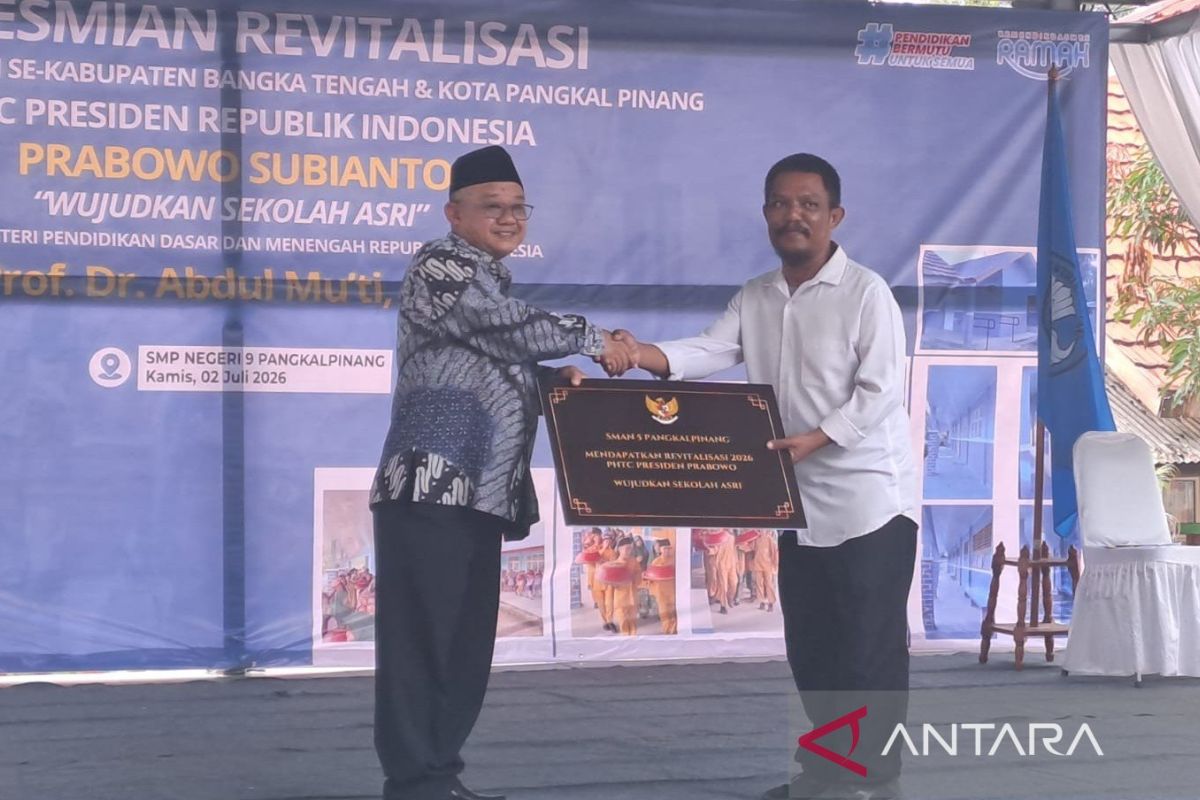 Education Minister to Add 800,000 Digital Interactive Boards in Schools