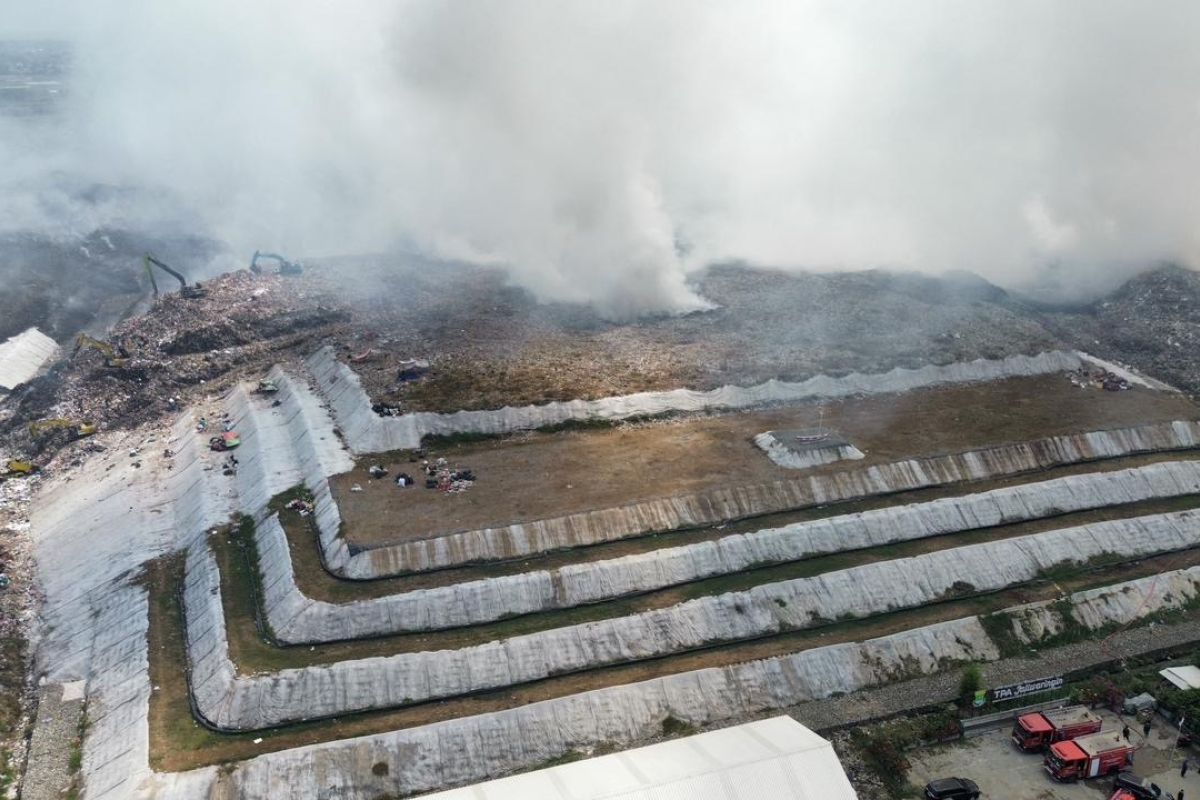 KLH Inspects Jatiwaringin Landfill Fire Site, Monitors Air Quality
