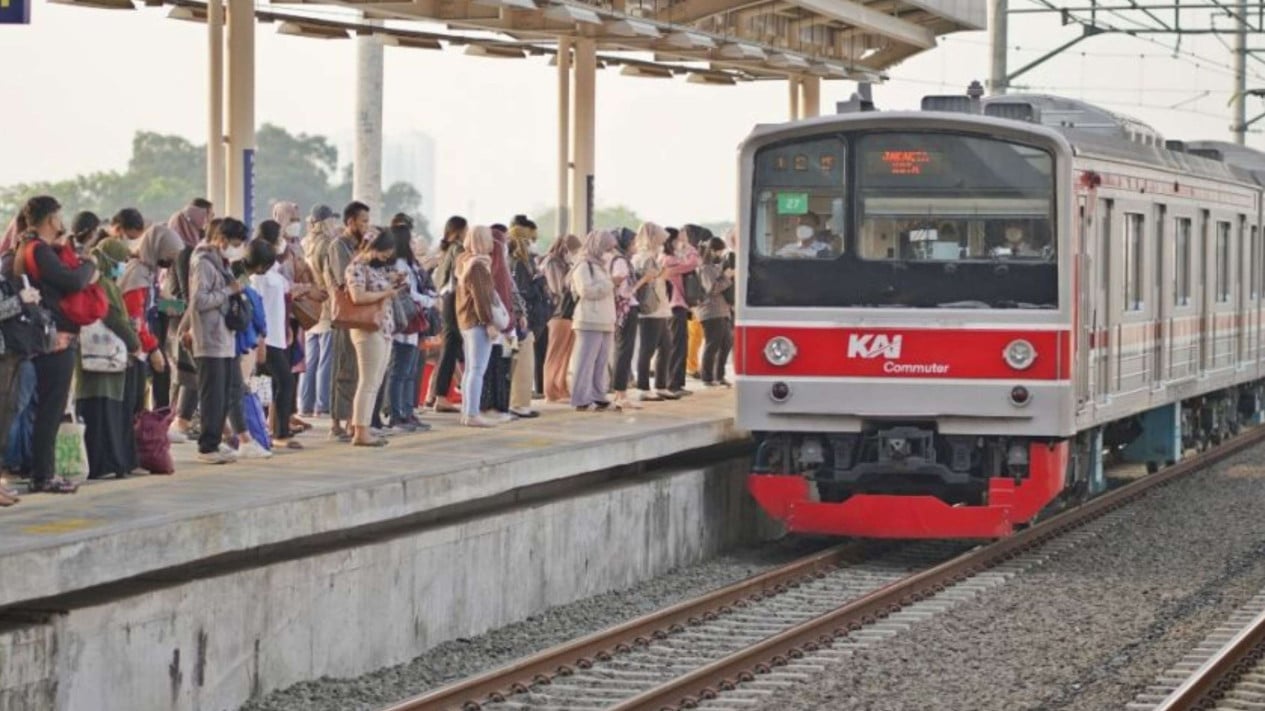 KRL Green Line Rangkasbitung-Tanah Abang Hits Person, KCI Apologises