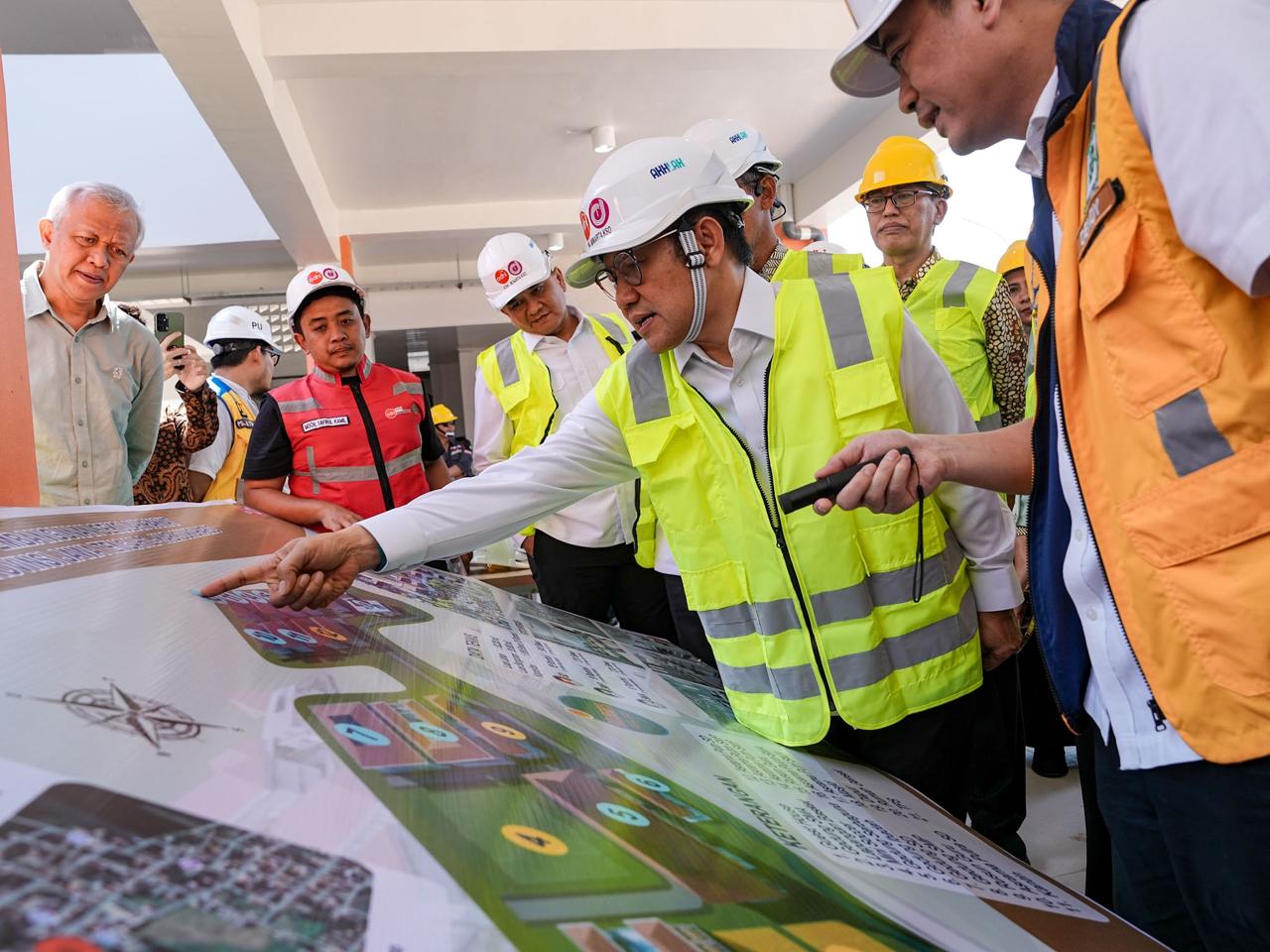 Coordinating Minister Muhaimin Inspects Sukoharjo People's School Ahead of New Academic Year