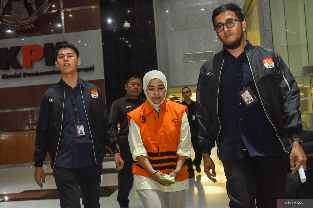 KPK detains bribery suspect in Muara Enim Regency administration
