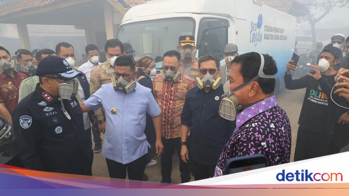 Andra Soni Visits Jatiwaringin Landfill, Says Fire Handling Progressing Well