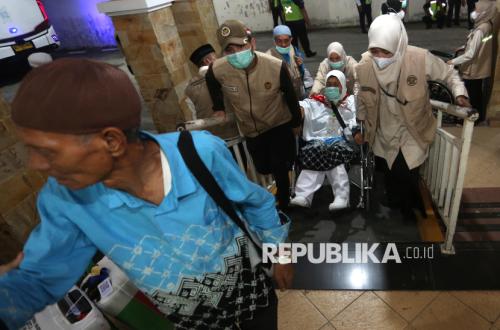 Indonesian Hajj Officers Hailed as Role Models for Other Nations