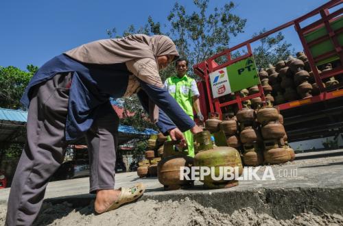 3 kg LPG Prices Triple, Residents Rely on Market Operations
