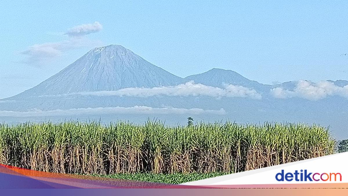 Mount Semeru Hiking Trails to Close Temporarily for Karo Day Observance