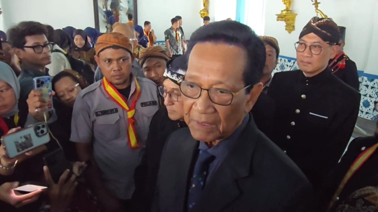 Sultan HB X Urges Tourists to Postpone Mount Merapi Hikes Amid Alert Status