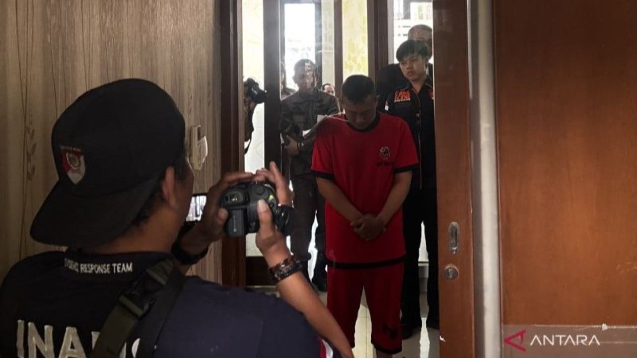 Taufik Hidayat Re-enacts Assault on YTR Using Bare Hands and Helmet