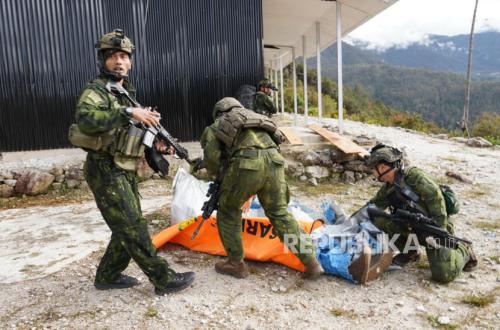 TNI's Habema Command Launches Special Operation, Evacuates Body of AMA Air Pilot