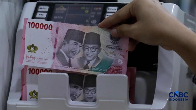 Indonesia's Trade Balance Slips into Deficit, Rupiah Under Threat