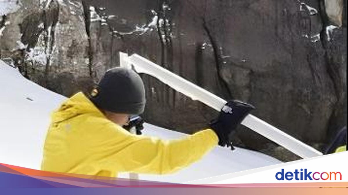 Indonesia's Eternal Ice on Puncak Jaya Predicted to Vanish by End of 2026