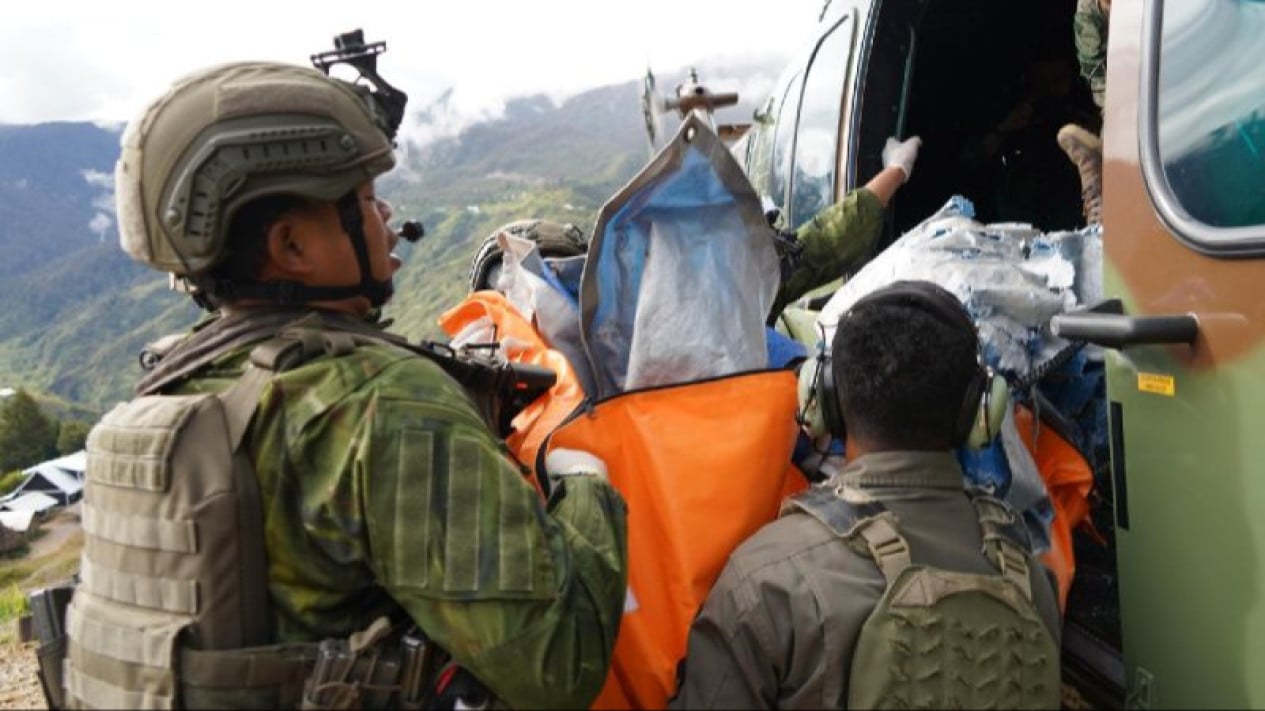 Seven Passengers Survive After Armed Criminal Group Attacks PT AMA Aircraft