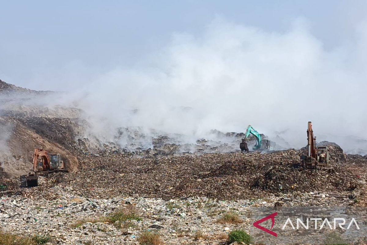 BNPB: 30 Percent of Jatiwaringin Landfill Fire Area Under Control