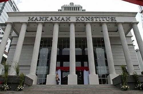 Constitutional Review: Paralegal Role Questioned, Law Professor Explains