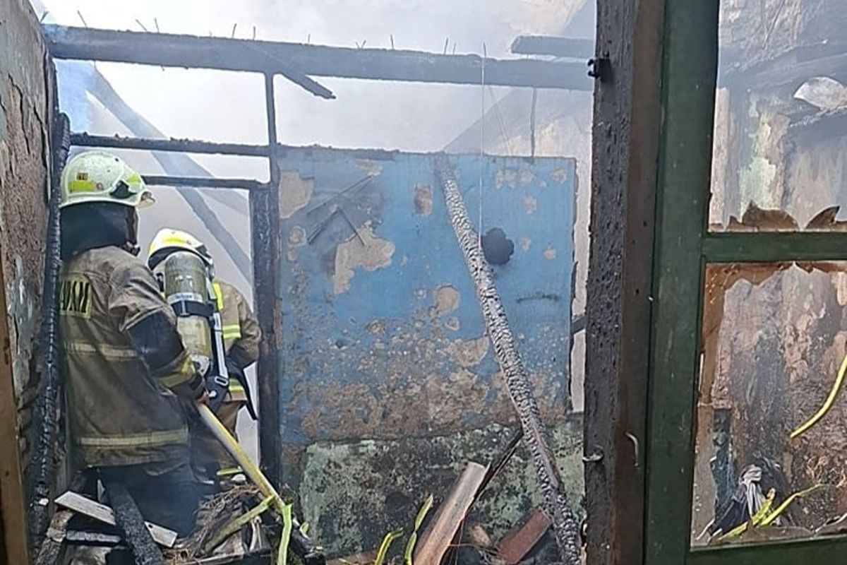 Fire Engulfs Rental House in Kalideres, West Jakarta