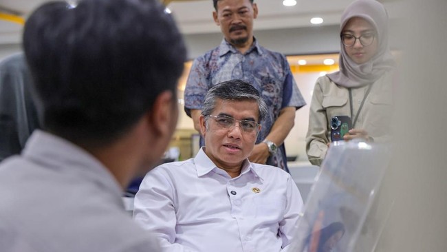 Manpower Minister Vows Strict Oversight of Internship Programme, Rejects Clerical Roles