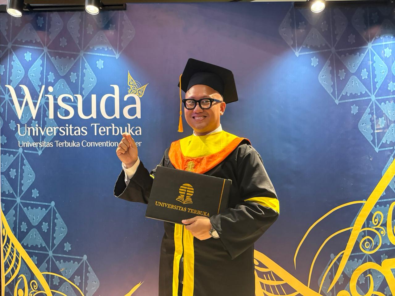 Open University Graduate Balances Work and Study, Creates Jobs and Wins International Awards