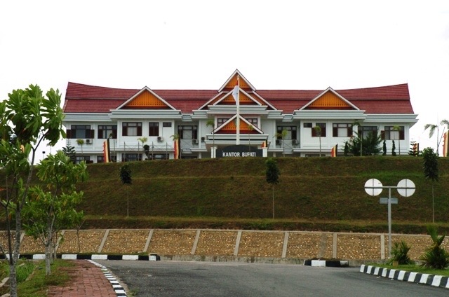 Office Sealed by KPK, Acting Regent of Kuansing Ensures Work Continues