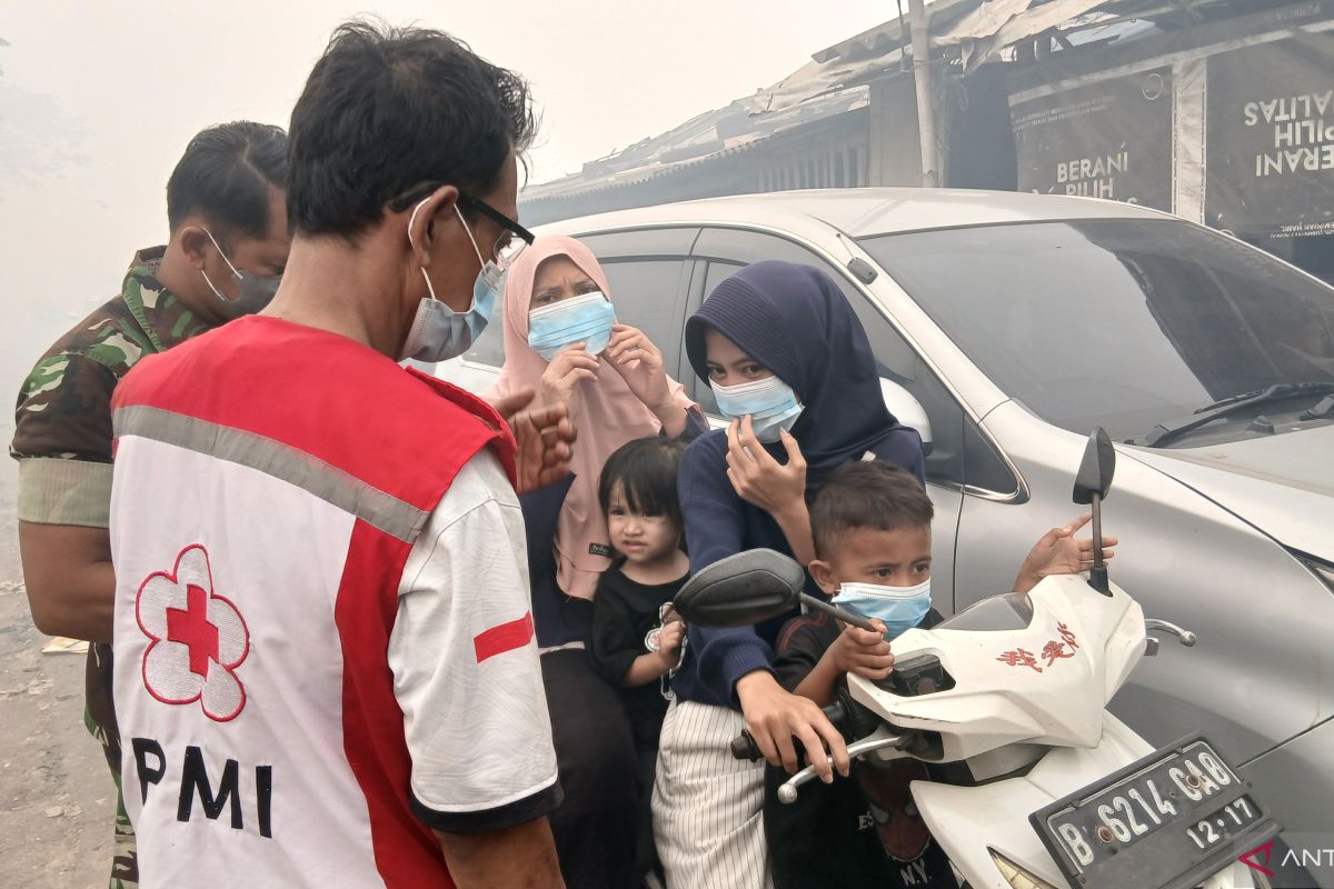 Tangerang Regency Government deploys medical personnel to Jatiwaringin landfill fire site