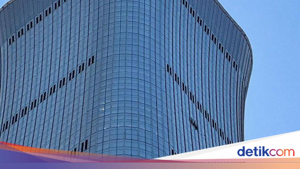Plane Crashes into Skyscraper in Beijing, China: Pilot Had Personal Reasons