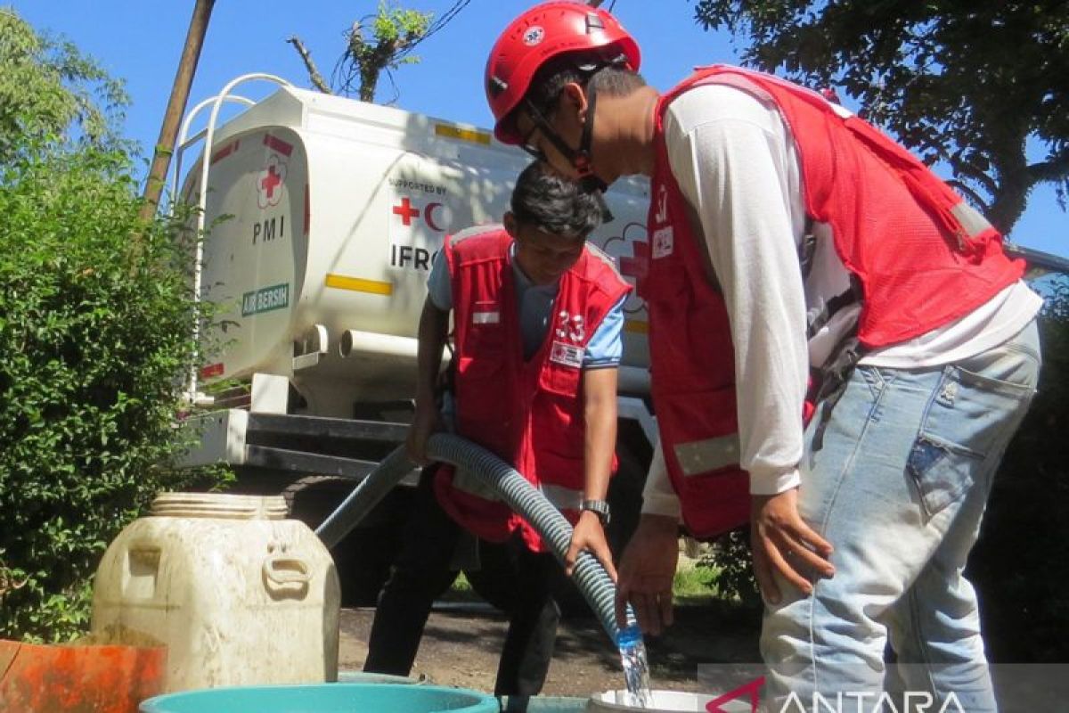BNPB Ensures Drought-Hit Regions in Java Receive Water Aid