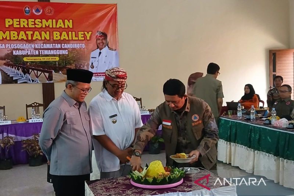 BNPB Chief Inaugurates Bailey Bridge in Plosogaden, Temanggung