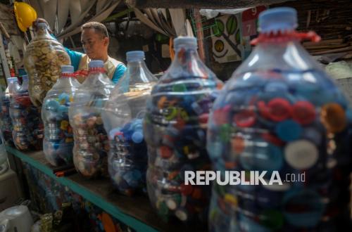 Surabaya Breakthrough: Mangrove Plastic Waste Converted into Fuel