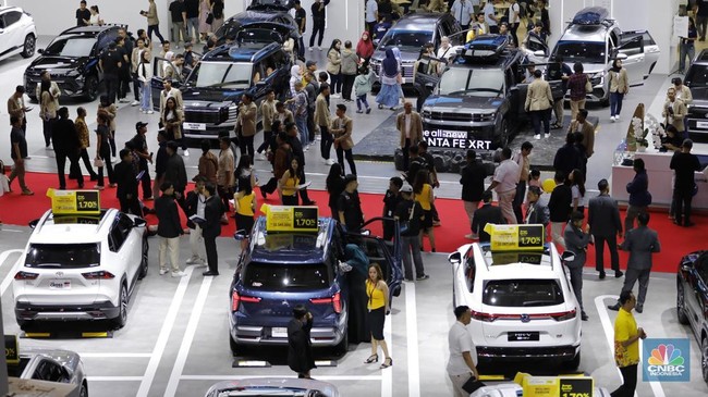 Business Leaders Warn of Potential Issues in Car Instalments Amid Rupiah Weakness