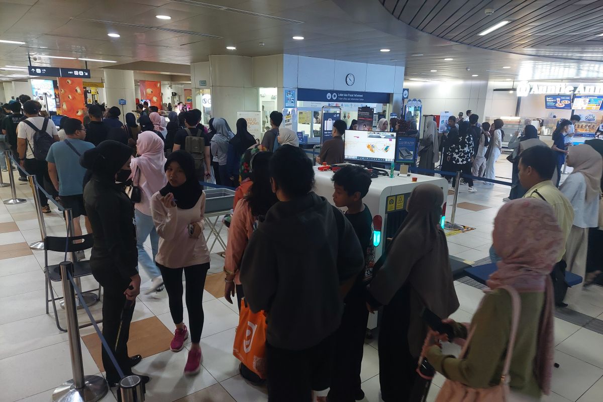MRT Jakarta experience teaches Abang None finalists orderly transport culture