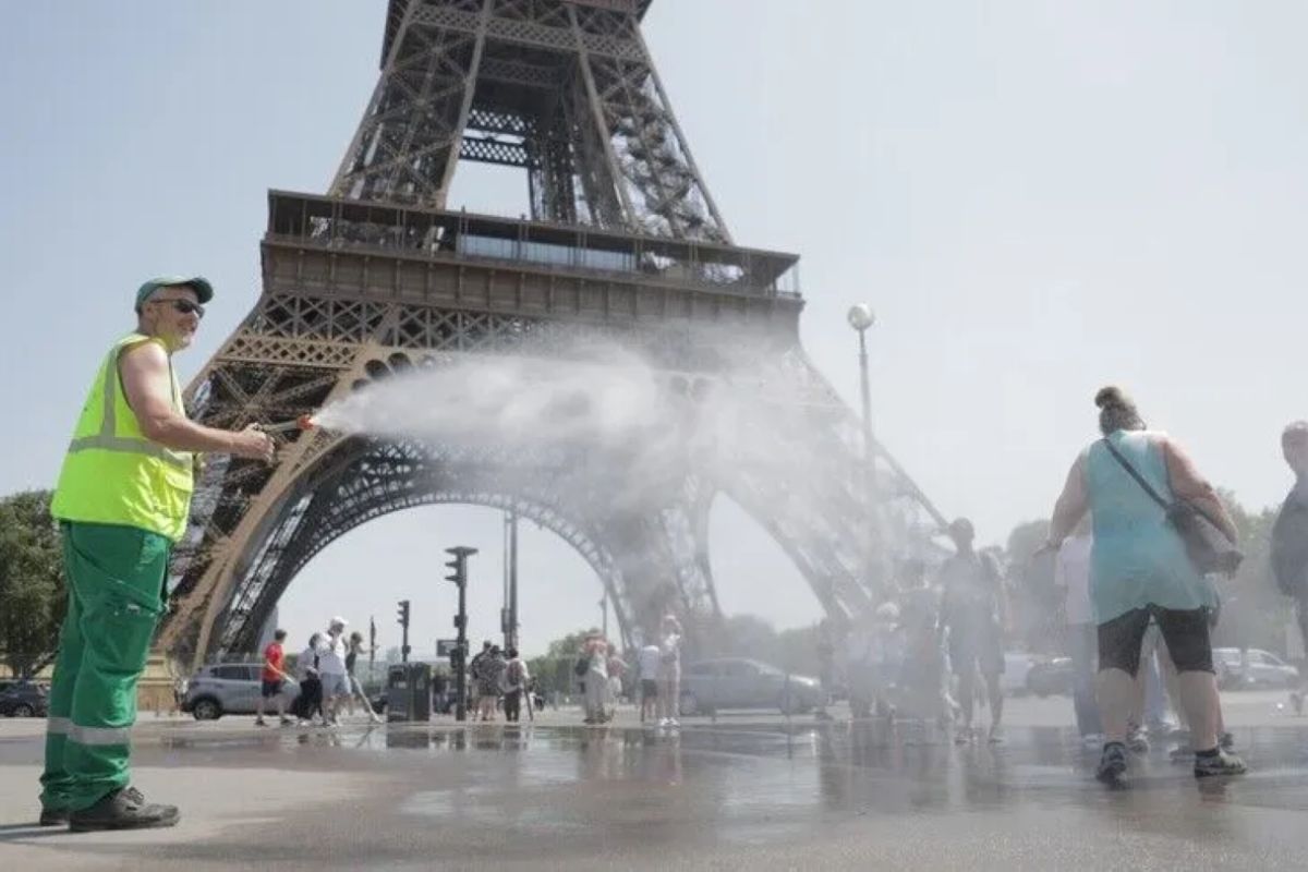 France Adds 30,000 Air Conditioning Units in Preparation for Heatwave