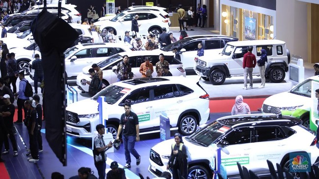 Malaysia Narrows Gap with Indonesia as Car Sales Stall