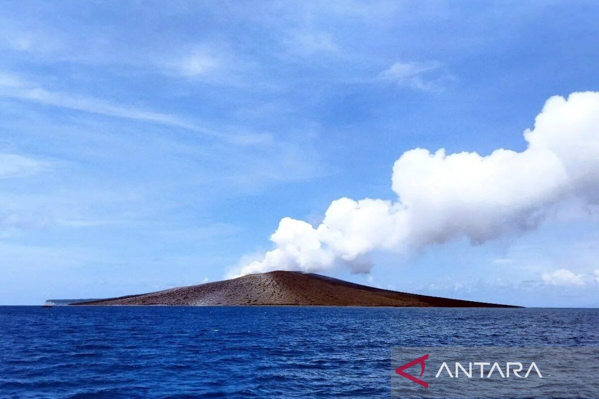Mount Anak Krakatau alert raised to Level III after activity surge
