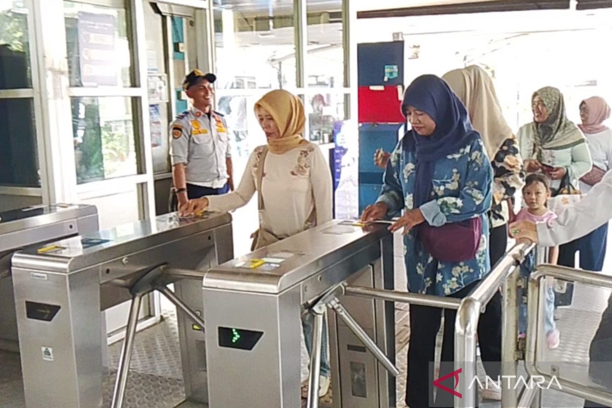 DTKJ proposes Rp200,000 monthly subscription fare for Transjakarta