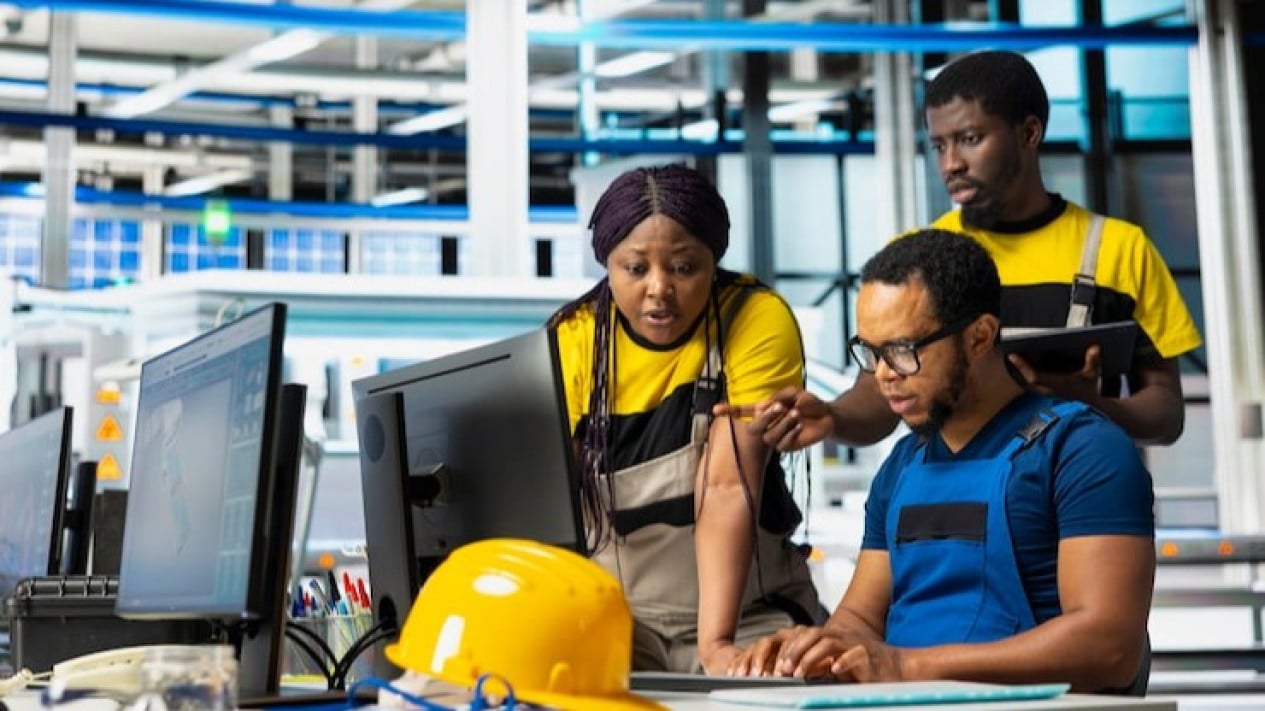 Layoffs Reflect Structural Economic Problems, Says Labour Federation