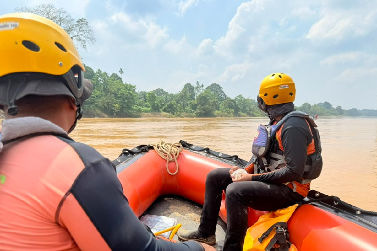 Joint SAR Team Searches for Boy Swept Away by Currents in Jambi's Batang Tembesi River