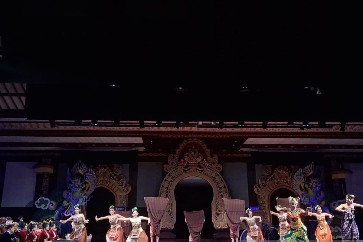 Students Revive Near-Extinct Classical 'Gotong Royong' Dance at Bali Arts Festival