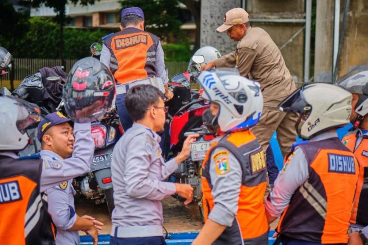 South Jakarta Transportation Agency Cracks Down on Illegal Parking in Setiabudi