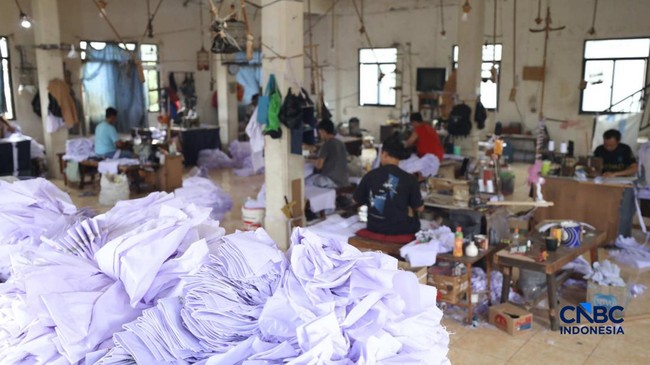 School Year Rush: Home-Based Convection Businesses Swamped with Uniform Orders