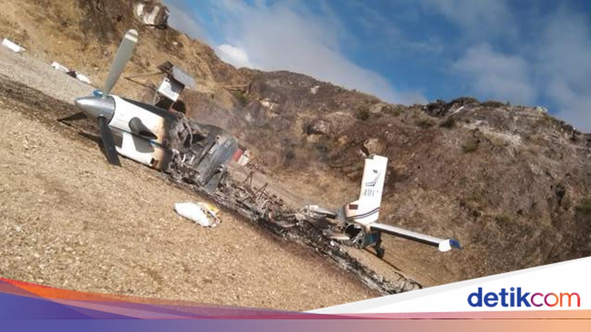 Coordinating Minister Strongly Condemns Armed Group for Burning AMA Aircraft in Yahukimo